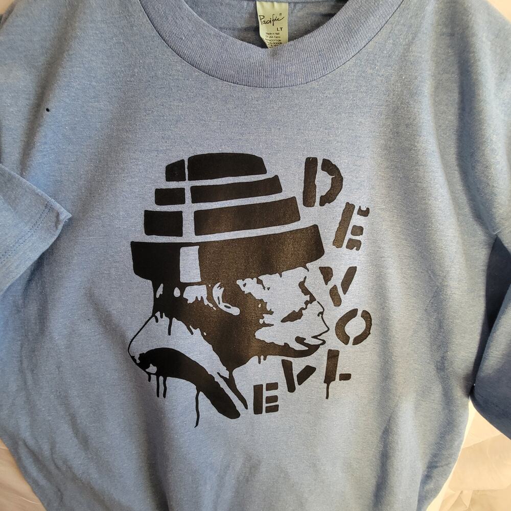 Devo   band   t shirt size  mens Large Tall Blue